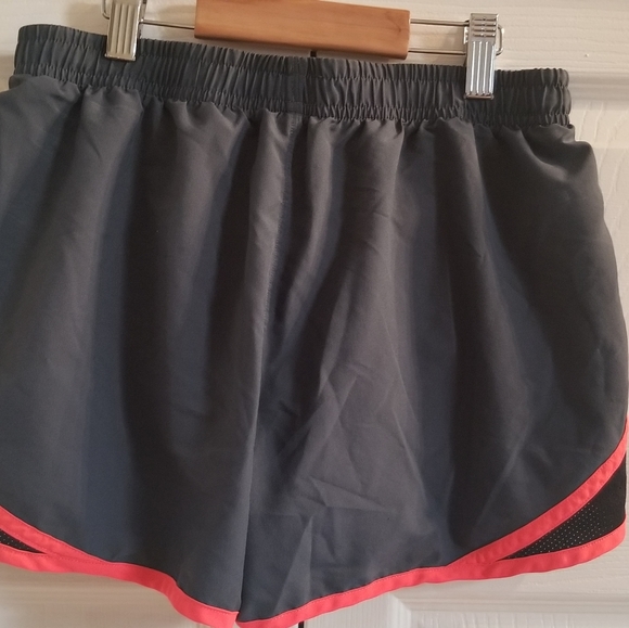 Athletic shorts - Picture 2 of 2